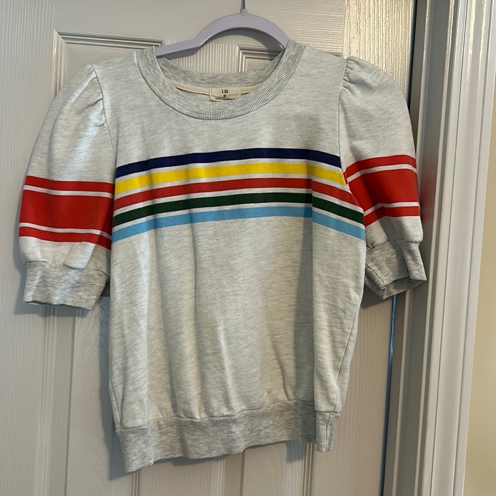 Short sleeve sweatshirt. Size small. Perfect for spring.
